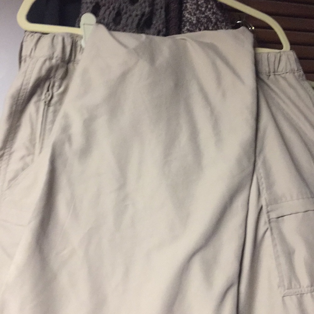 Scandia 44L convertible pants to shorts